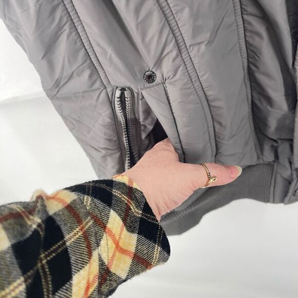Guess Men's Puffer Vest Full Zip Snap Pocket Lined Ribbed Trim Gray Size XXL - Picture 4 of 14